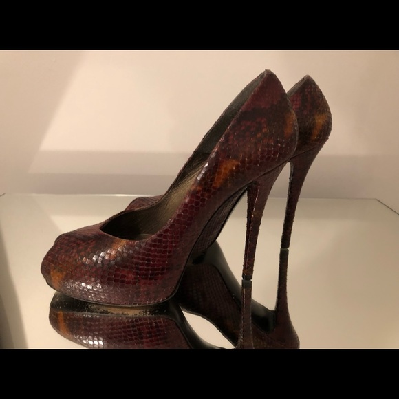 Stuart Weitzman heels - Picture 4 of 4